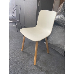 Chaise Vitra Chaise Hal Wood piet chene coque blanche