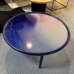 Table basse Glas italia Table basse L.A Sunset  tube métallique - verre bleu nuit D94xH35cm